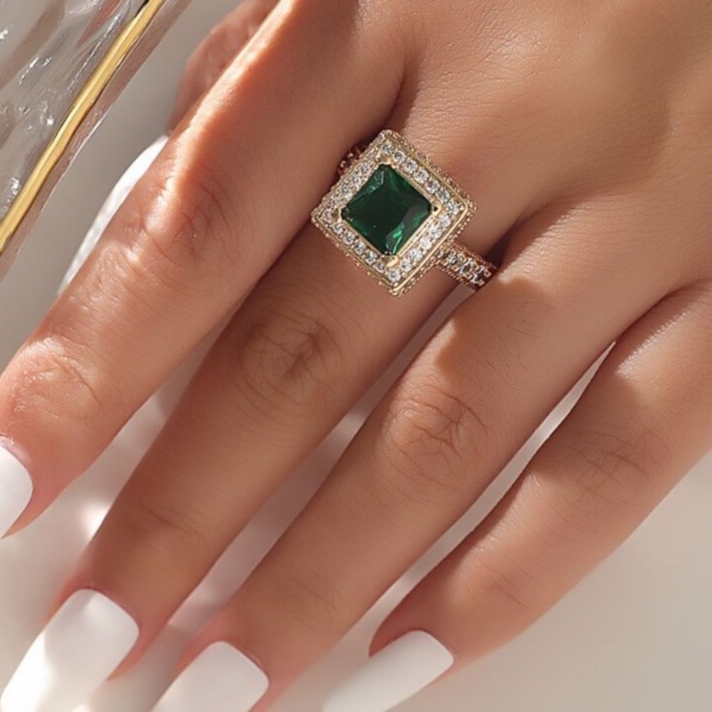18K Gold Plated Vintage Square Sparkle Halo Ring